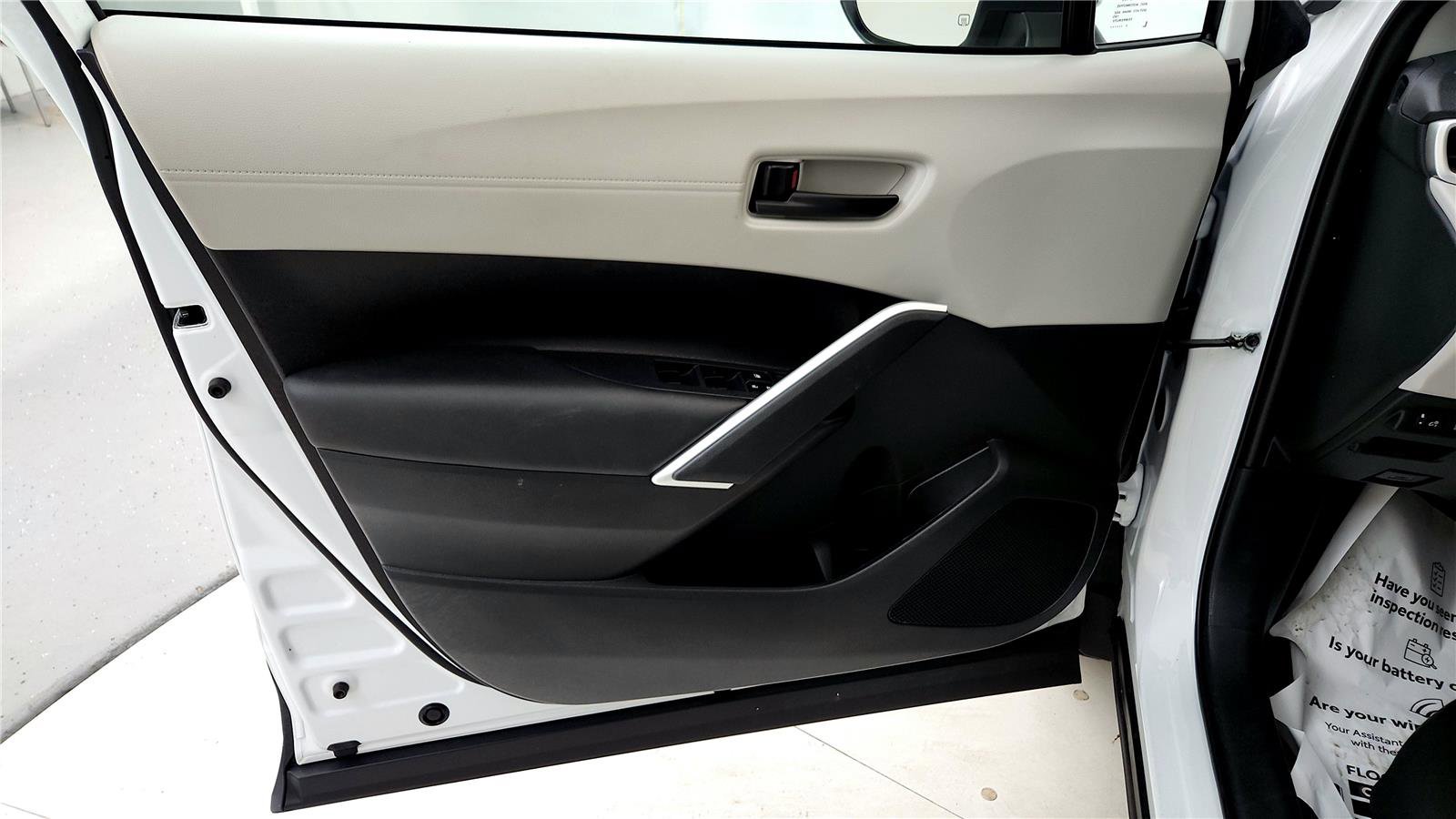 Certified 2023 Toyota Corolla Cross LE image 34