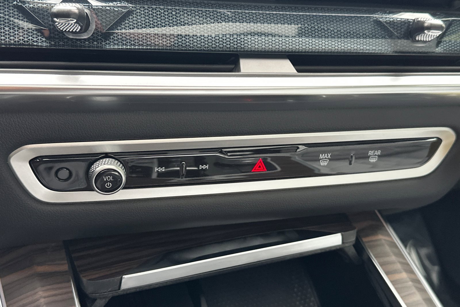 New 2026 BMW X5 xDrive40i w/ M Sport Package image 18