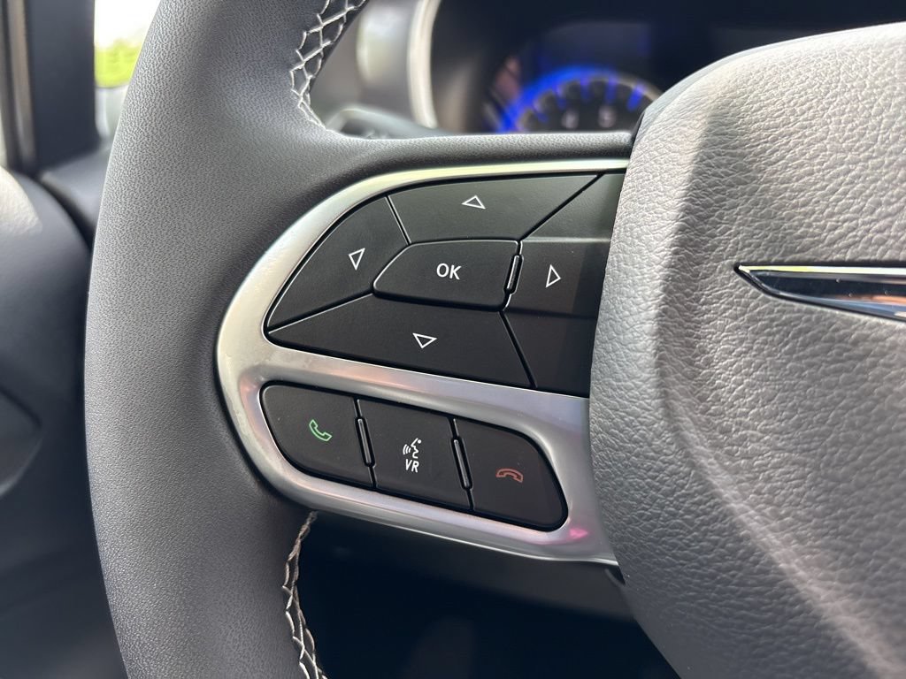 New 2026 Chrysler Pacifica Select FWD image 25