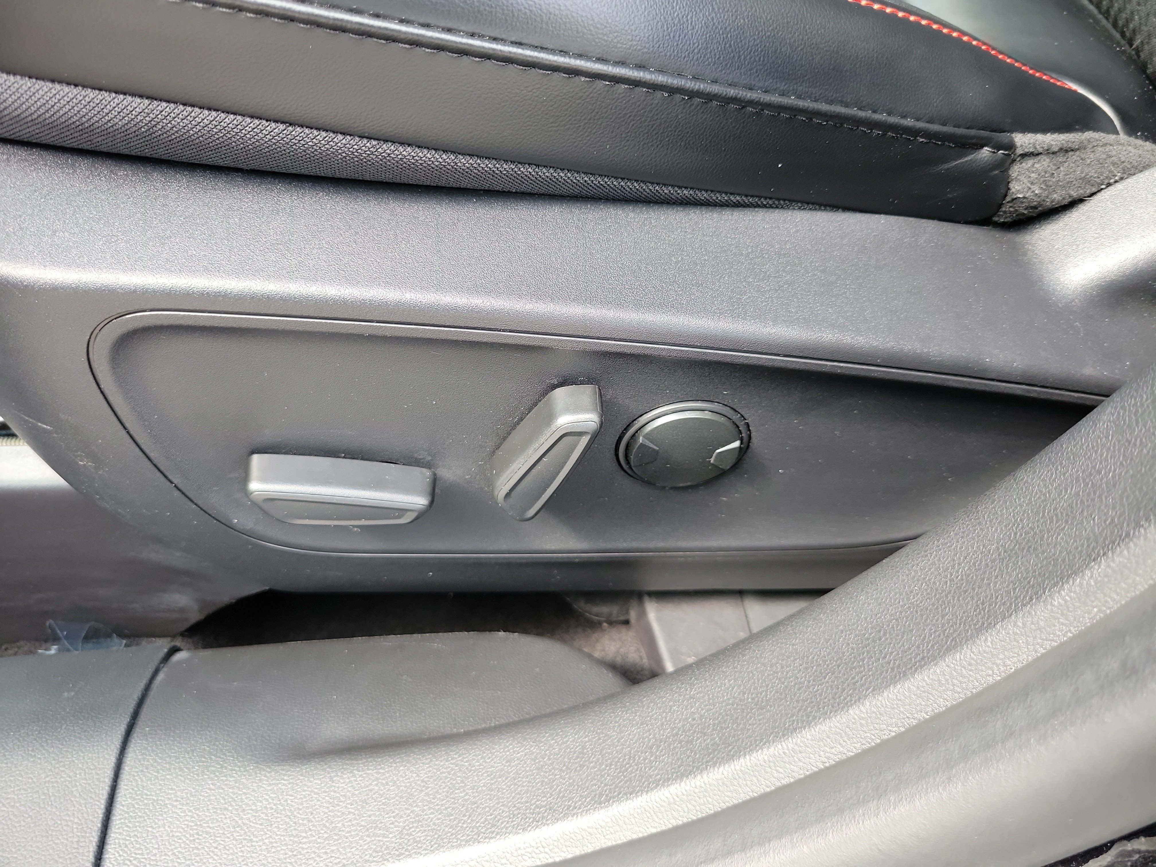 Used 2024 Ford Escape ST-Line w/ Tech Pack #1 FWD image 13