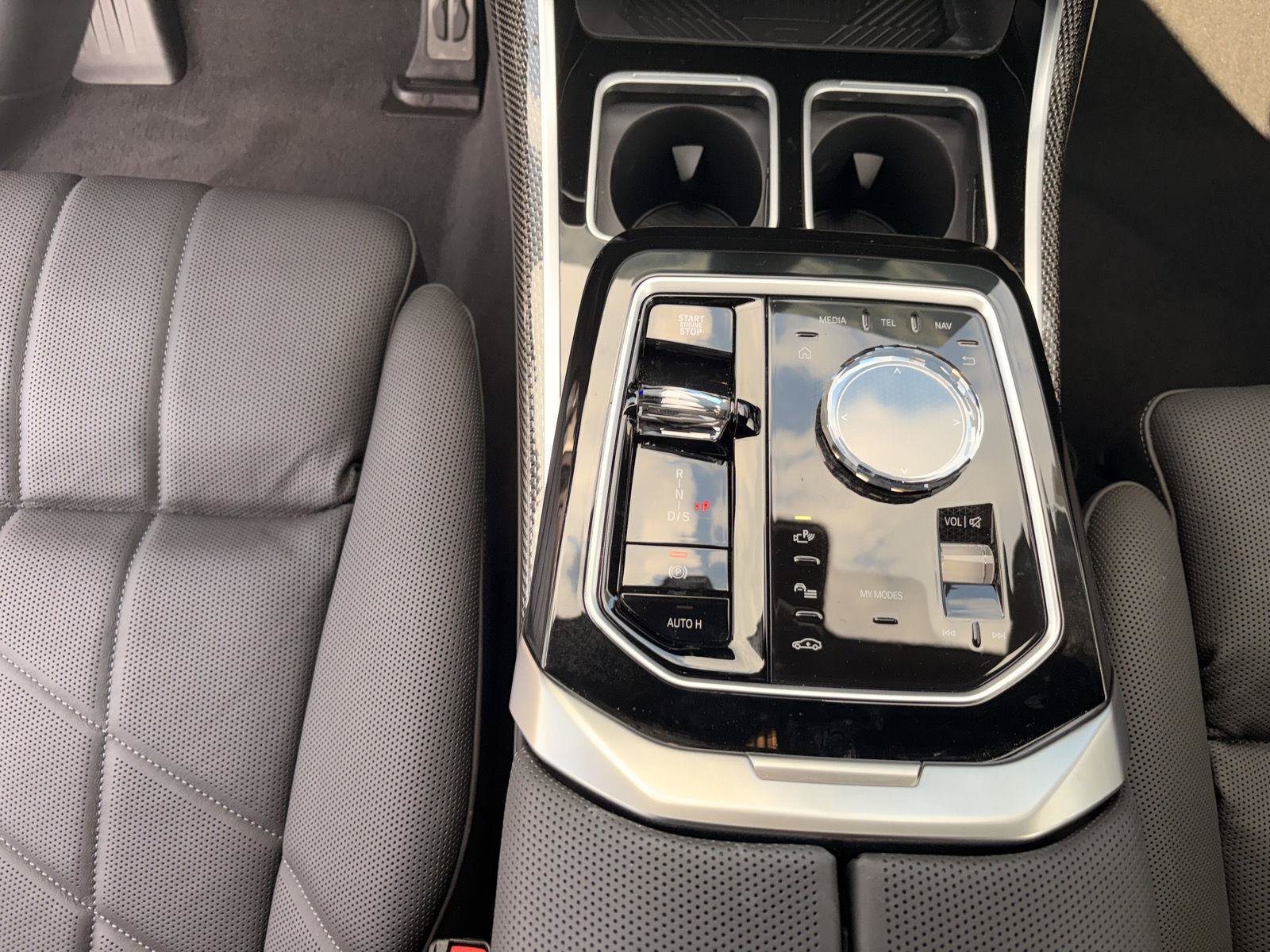Certified 2025 BMW 760i xDrive w/ Premium Package AWD/4WD image 15
