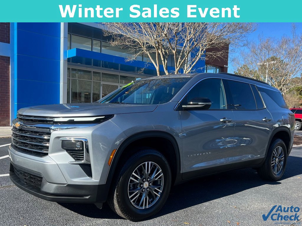 Used 2025 Chevrolet Traverse LT