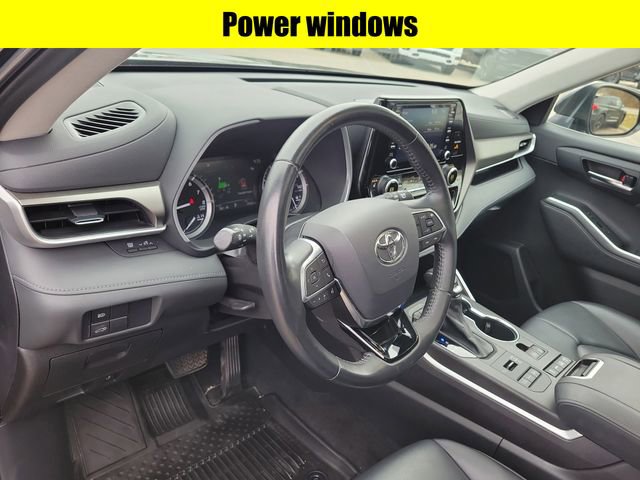 Used 2021 Toyota Highlander XLE image 18