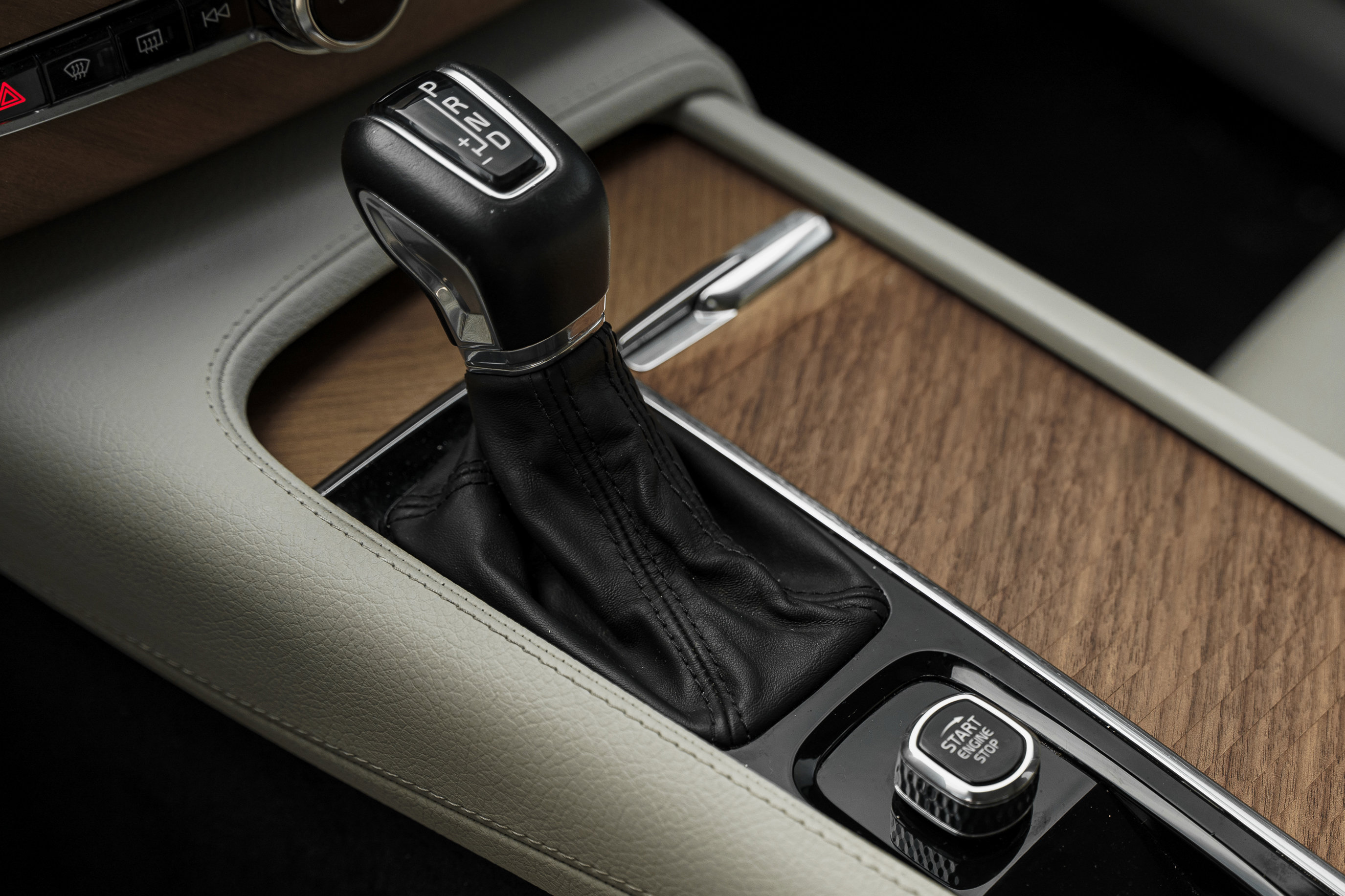 Used 2022 Volvo XC90 T6 Momentum w/ Advanced Package image 11