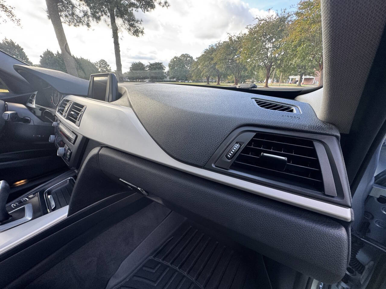 Used 2014 BMW 320i xDrive Sedan image 21