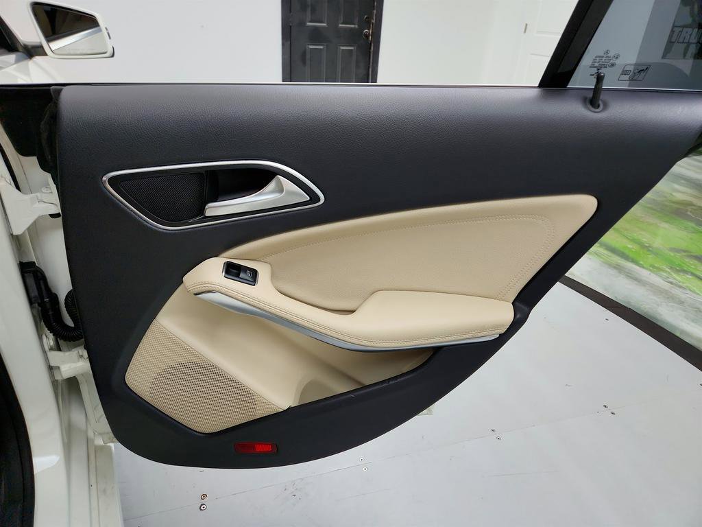 Used 2015 Mercedes-Benz CLA 250 image 27