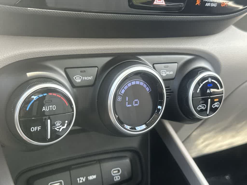 Used 2025 Hyundai Venue SEL FWD image 27