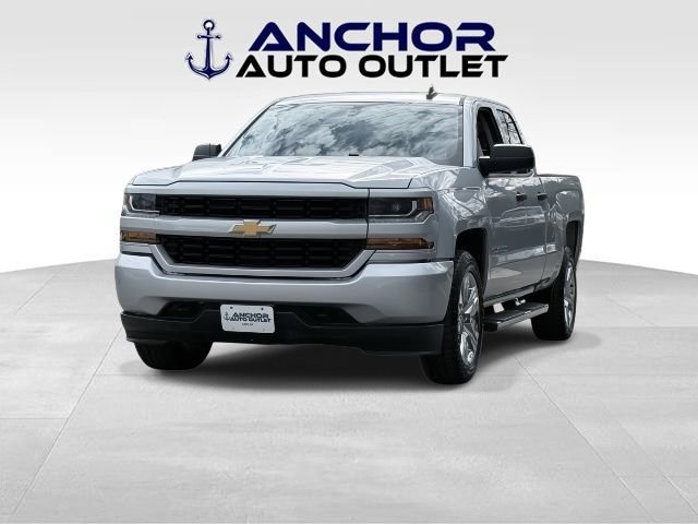 Used 2018 Chevrolet Silverado 1500 Custom w/ Custom Convenience Package RWD image 4