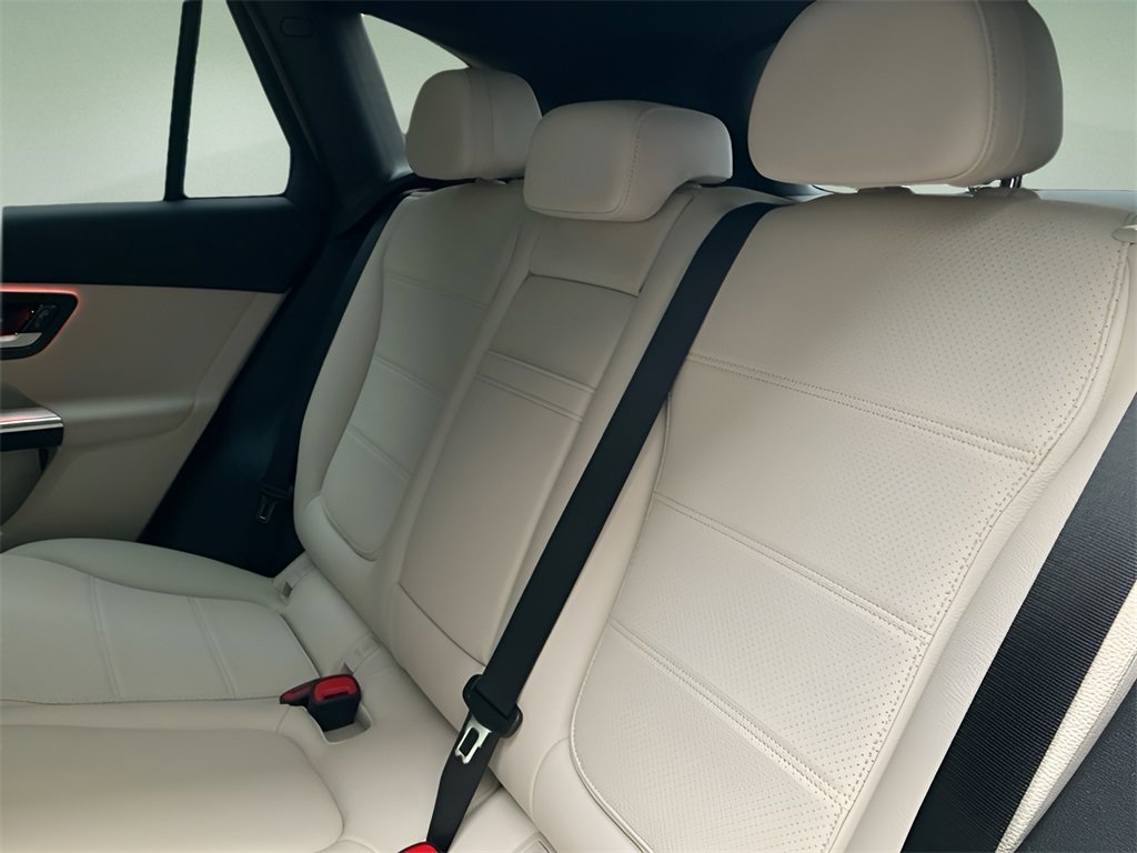 Used 2024 Mercedes-Benz GLC 300 4MATIC image 13