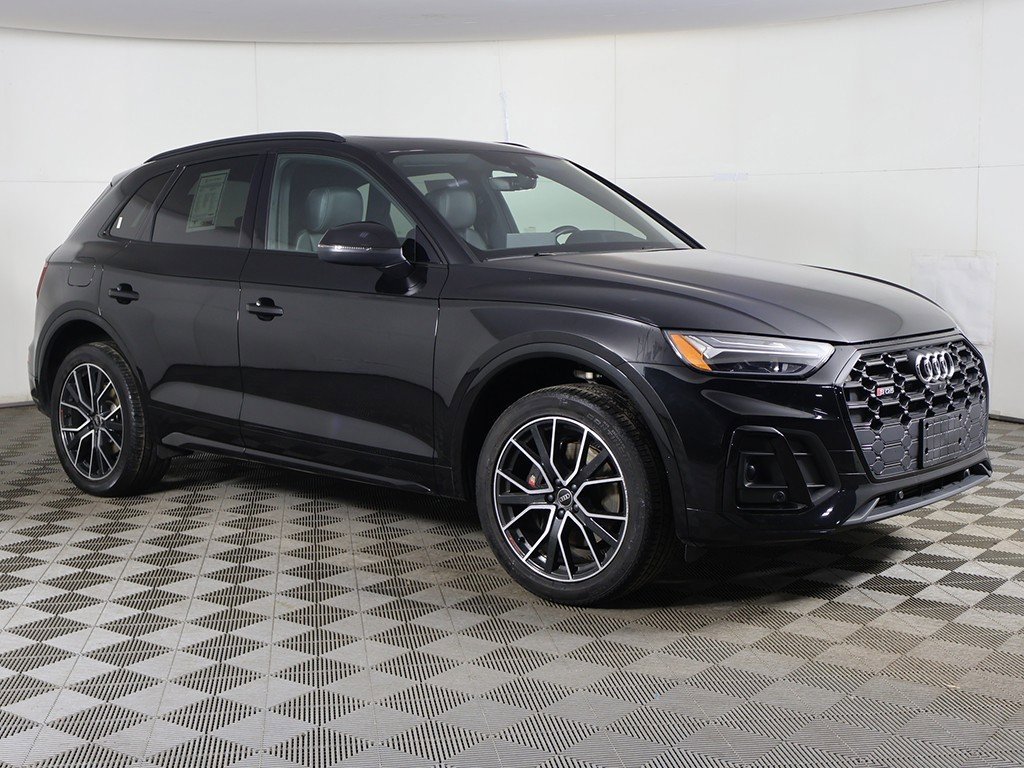 Used 2023 Audi SQ5 Premium Plus w/ Premium Plus Package image 2