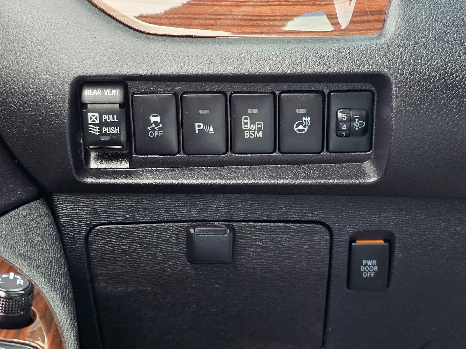 Used 2017 Toyota Sienna Limited Premium AWD/4WD image 35