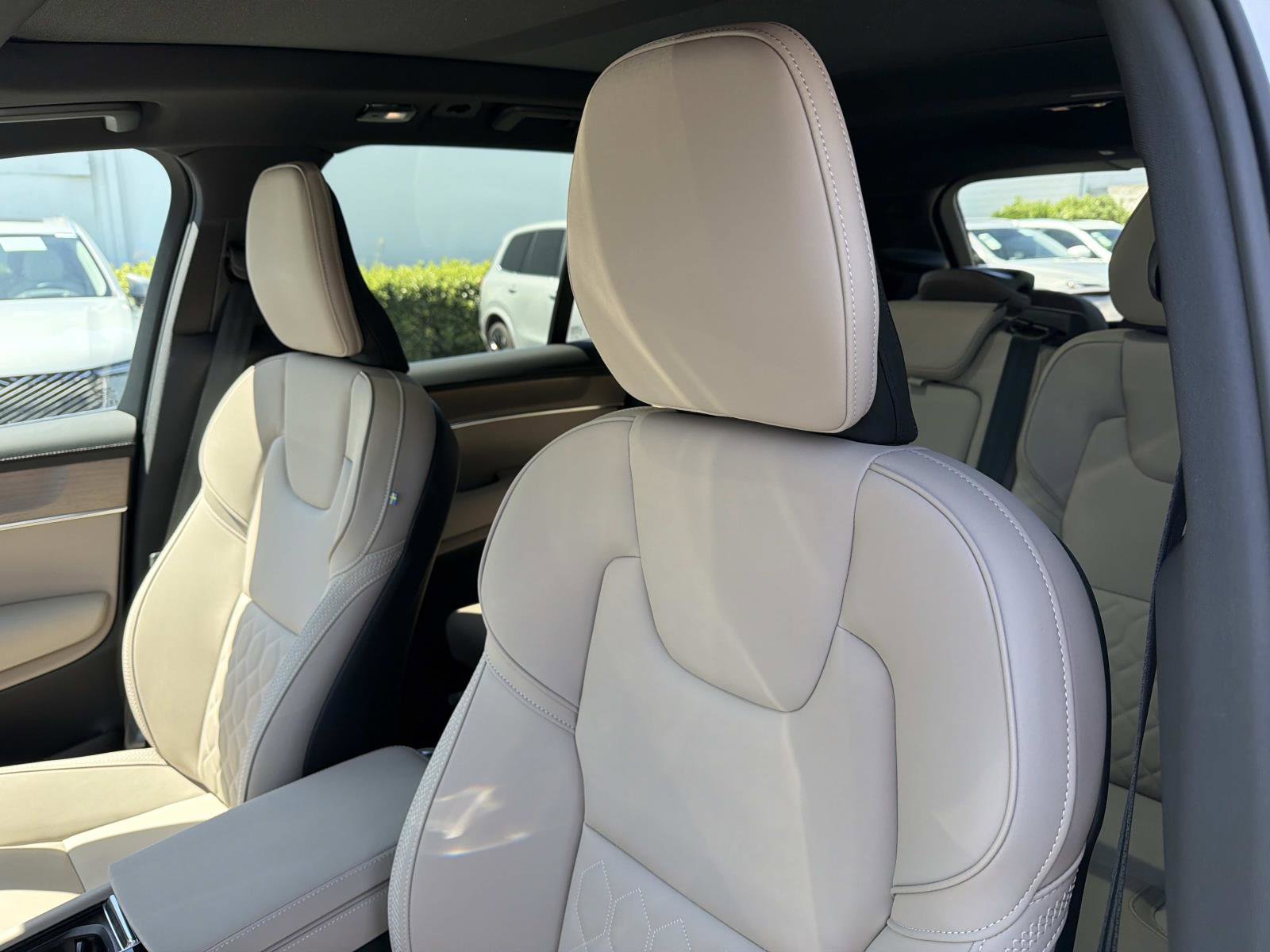 Certified 2025 Volvo XC90 B6 Core AWD/4WD image 18