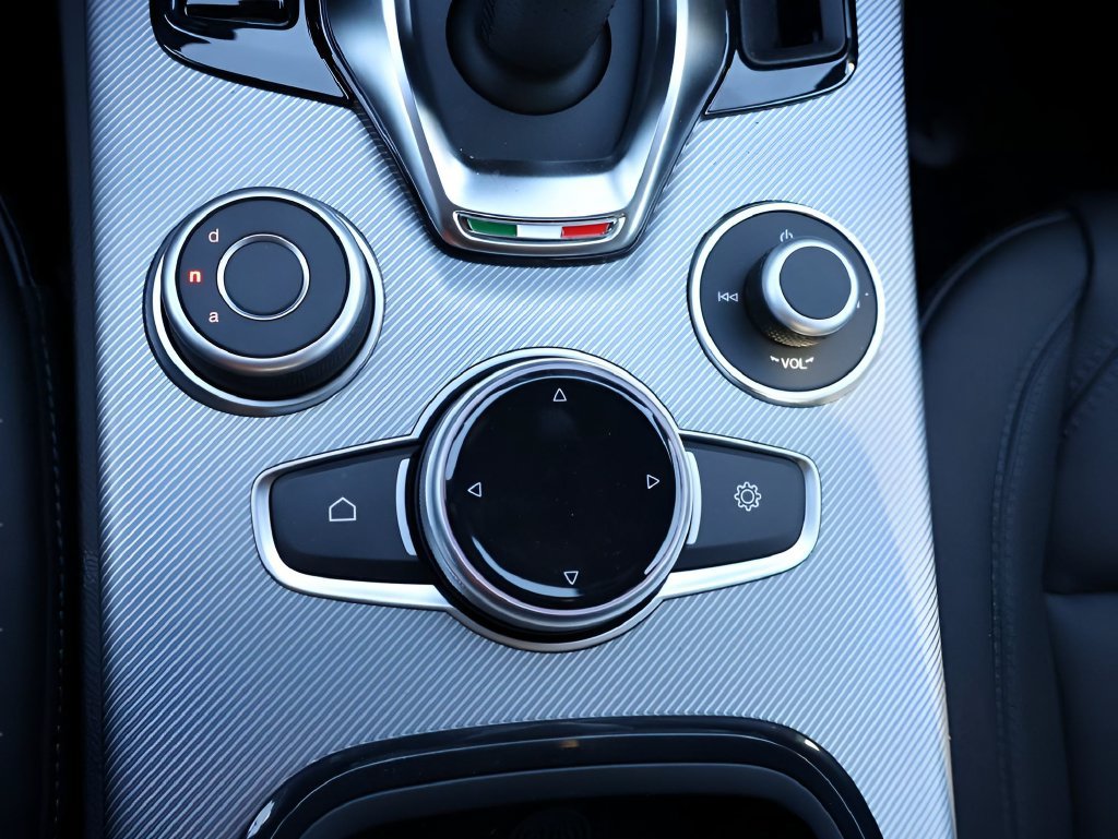 New 2025 Alfa Romeo Stelvio Sprint AWD/4WD image 29