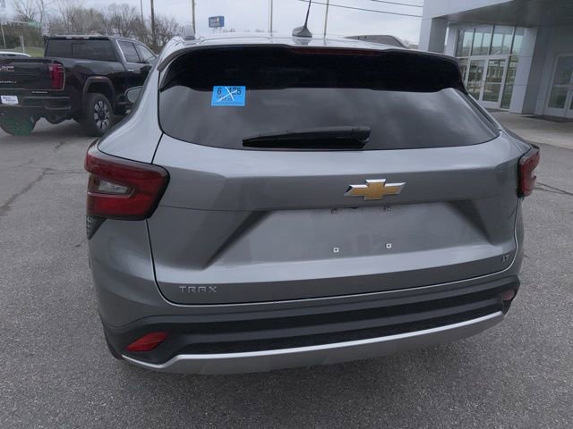 Used 2025 Chevrolet Trax LT w/ LT Convenience Package image 14