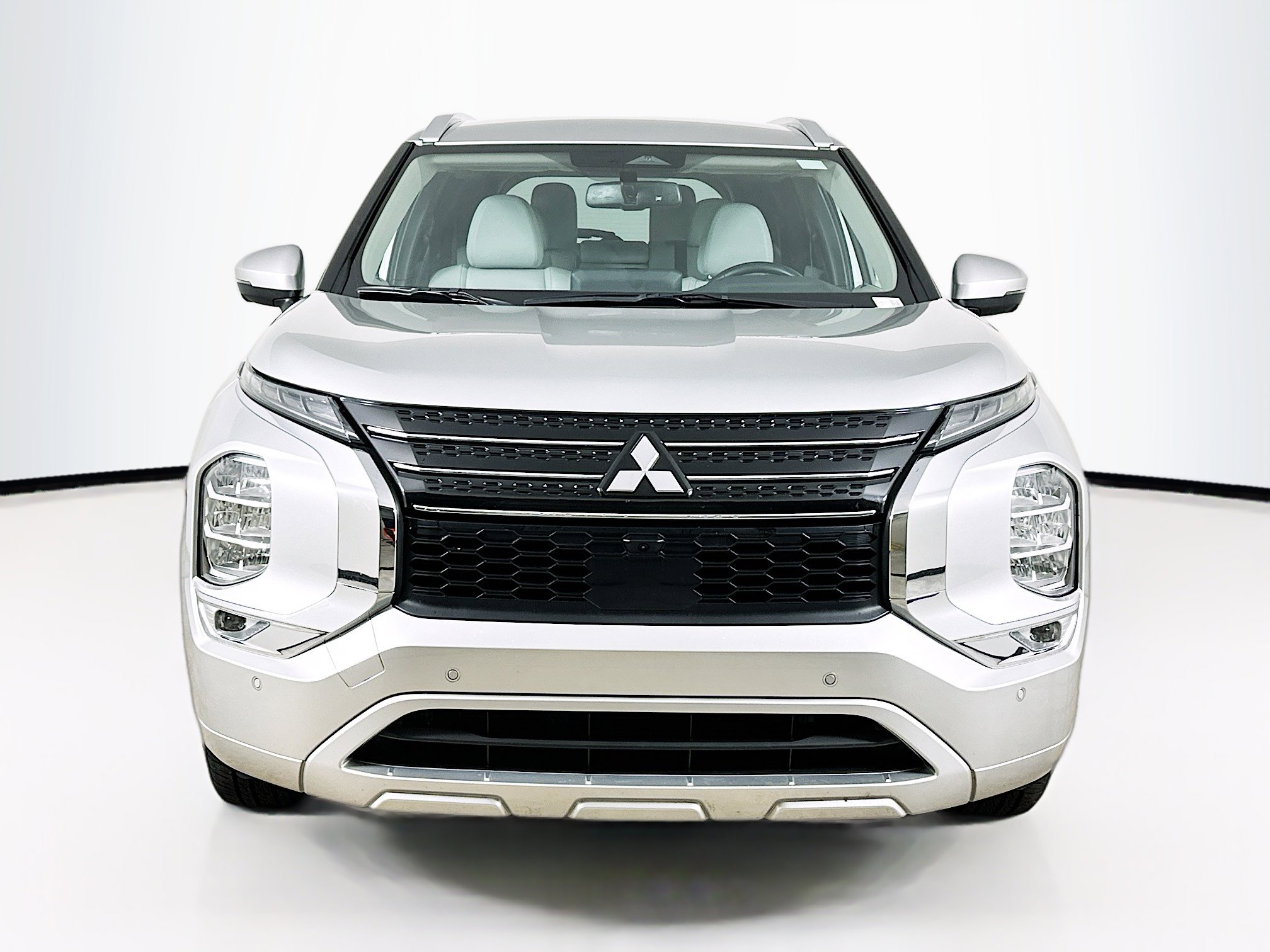 Used 2024 Mitsubishi Outlander SEL image 2