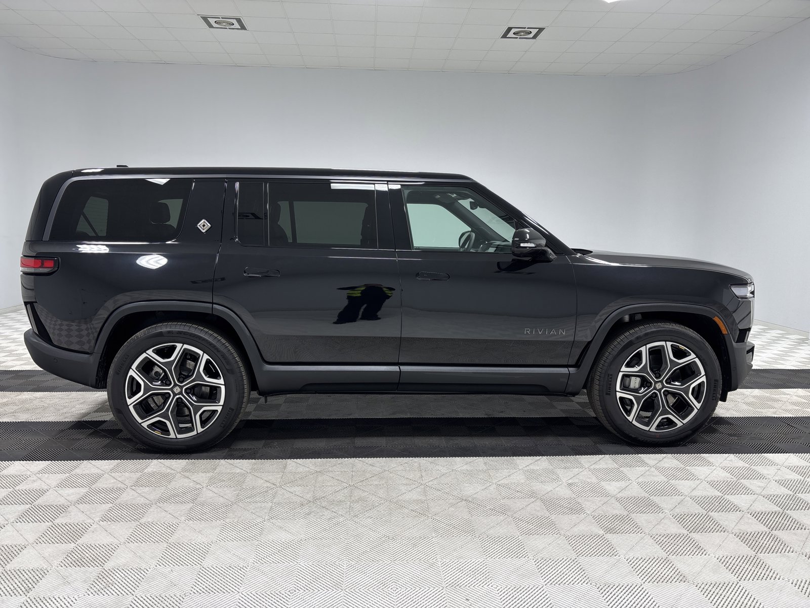 Used 2025 Rivian R1S Adventure AWD/4WD image 6