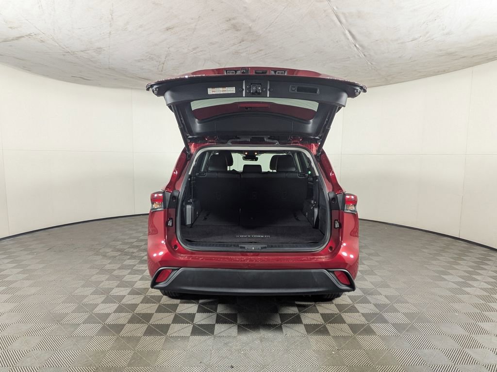 Used 2021 Toyota Highlander XLE image 9
