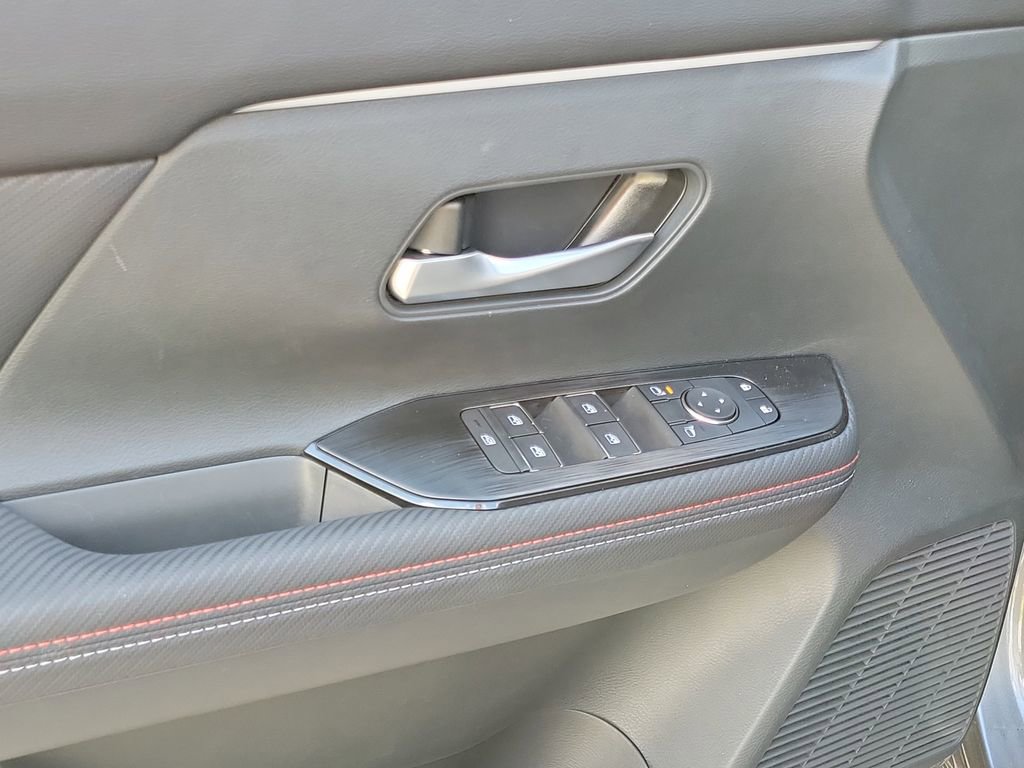 New 2025 Nissan Kicks SR image 21