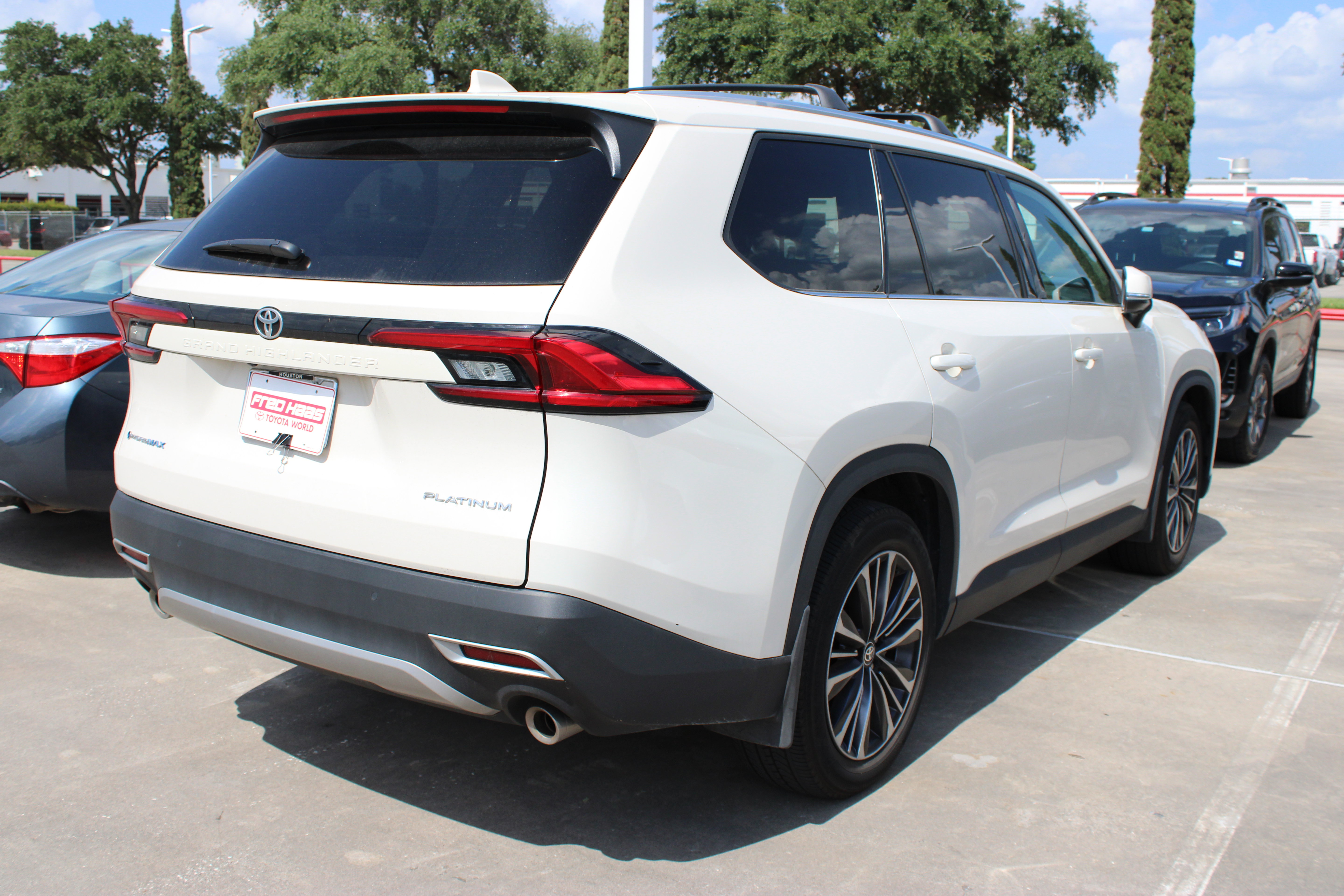 Used 2024 Toyota Grand Highlander AWD Hybrid image 11