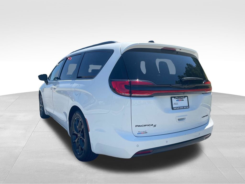 Used 2025 Chrysler Pacifica Limited FWD image 7