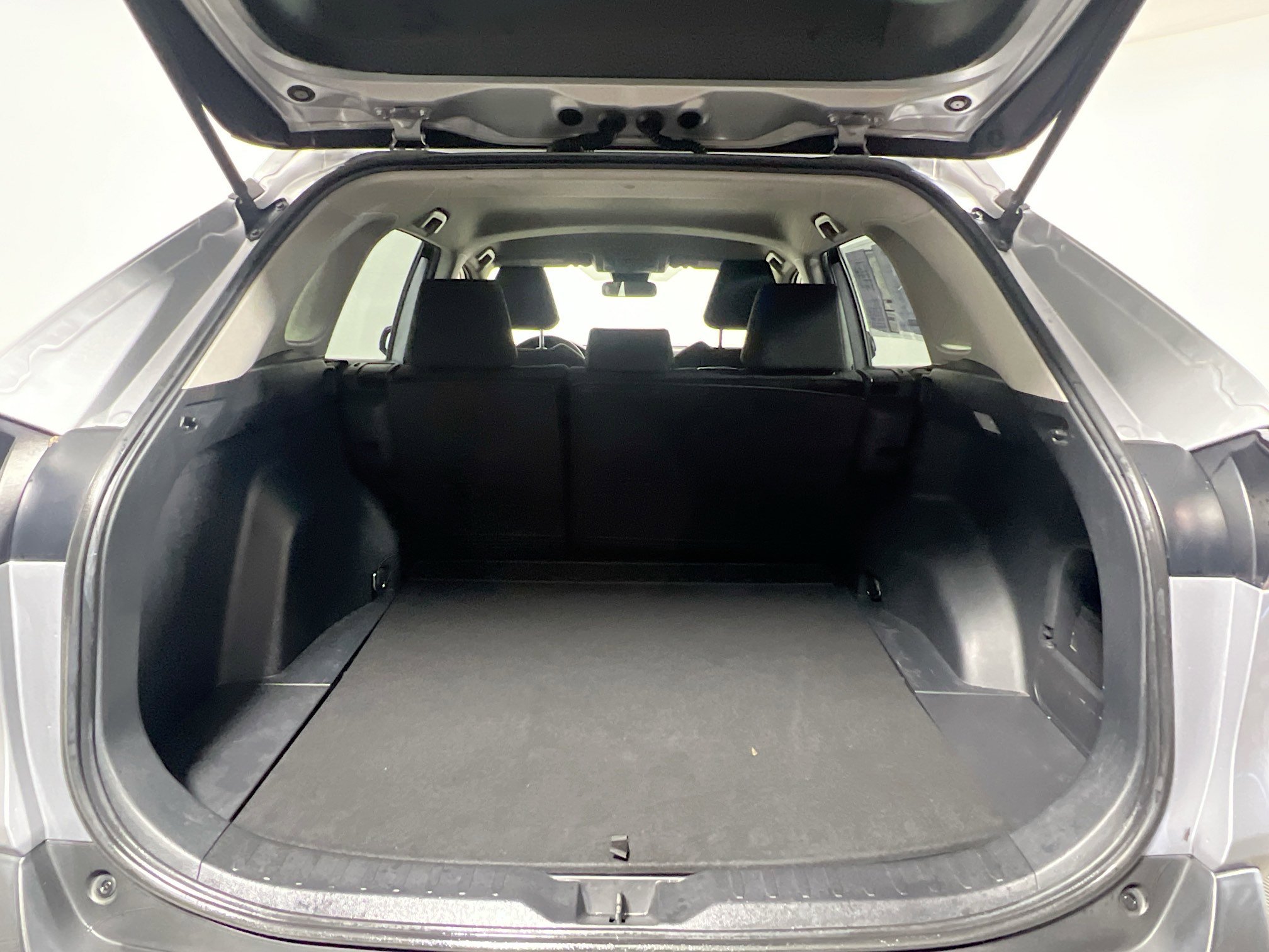 Used 2020 Toyota RAV4 LE image 33