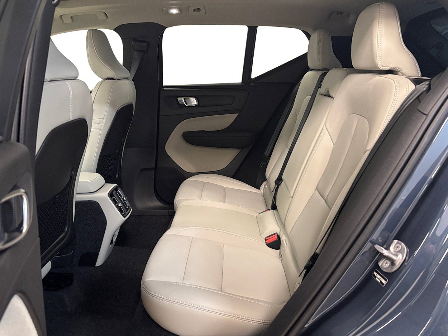 New 2026 Volvo XC40 B5 Ultra w/ Climate Package AWD/4WD image 13
