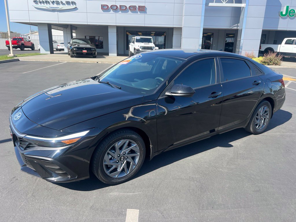 Used 2025 Hyundai Elantra Hybrid FWD image 1