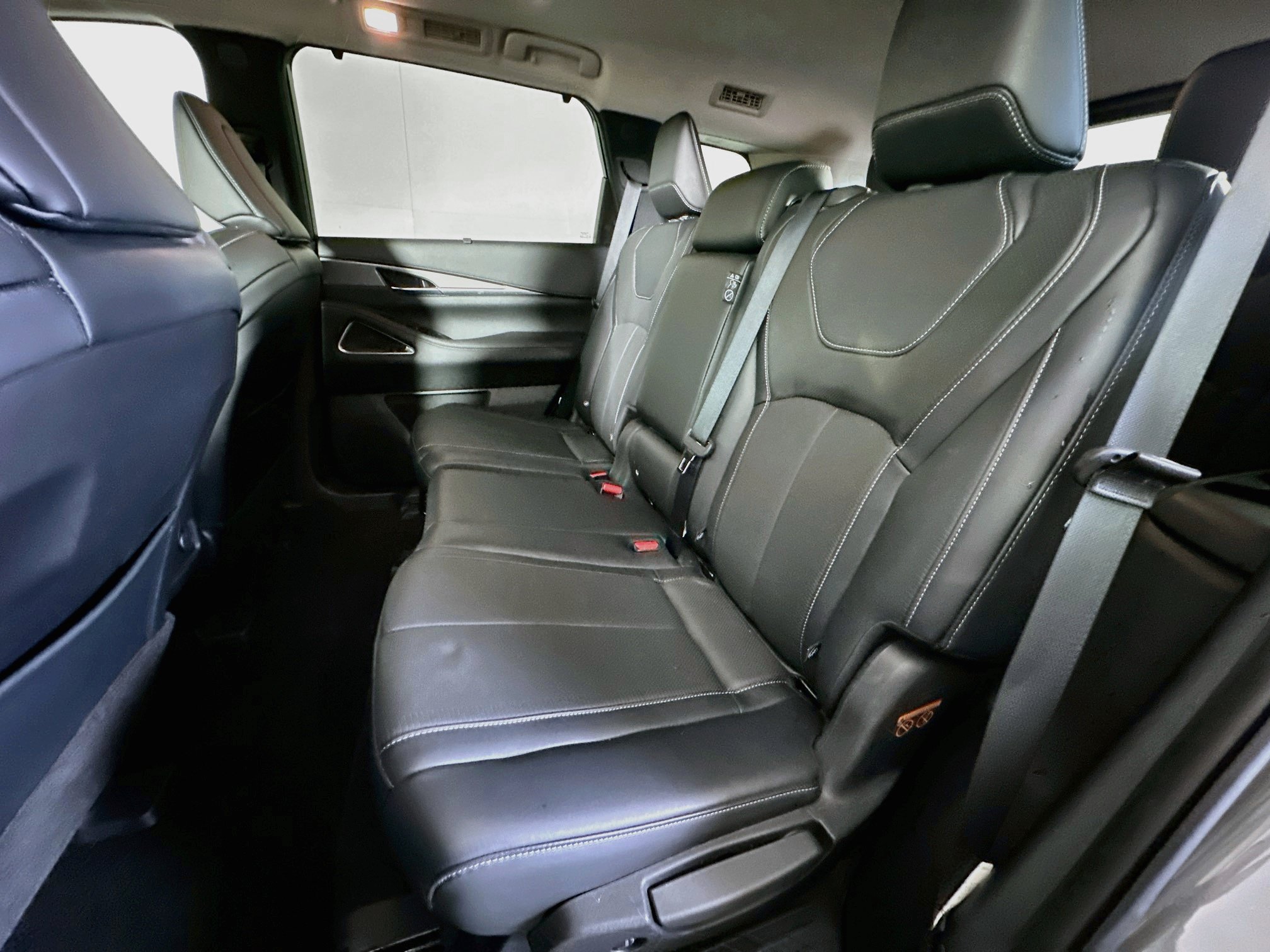 Used 2023 INFINITI QX60 Luxe w/ Performance Audio Package FWD image 30