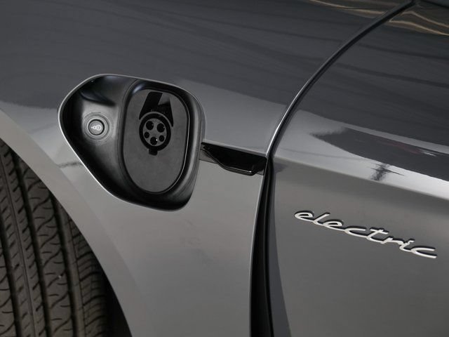 New 2026 Porsche Taycan RWD image 31