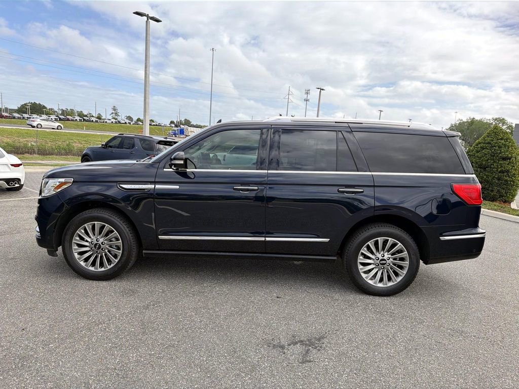 Used 2021 Lincoln Navigator 2WD image 2