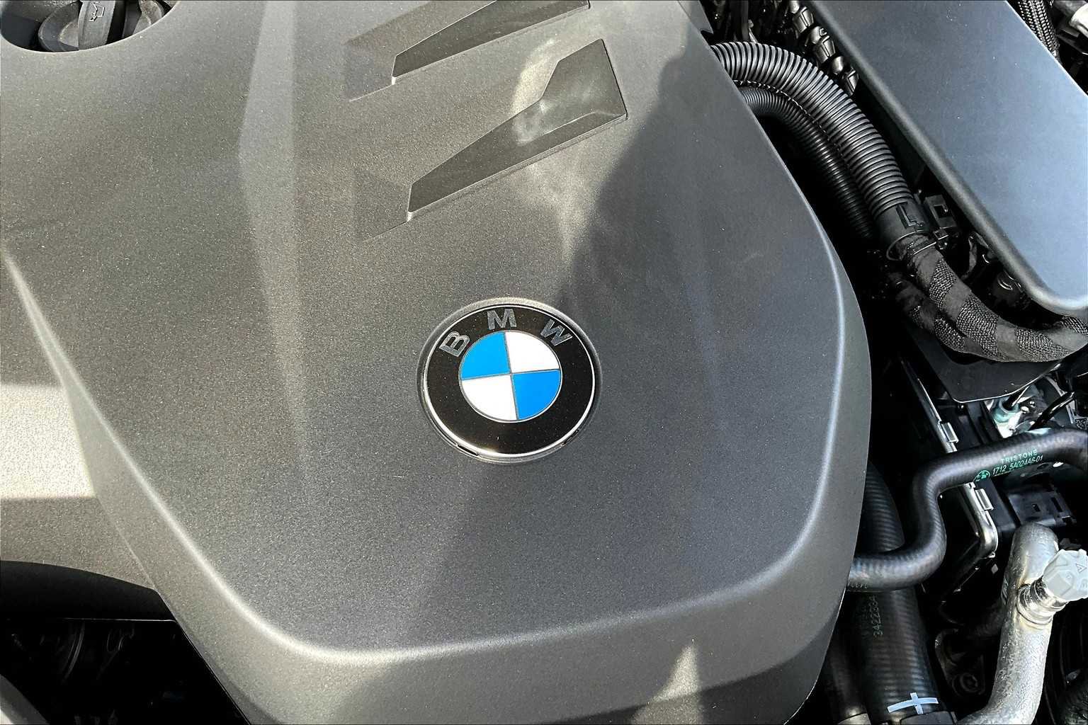 New 2025 BMW 330i Sedan w/ Premium Package image 17