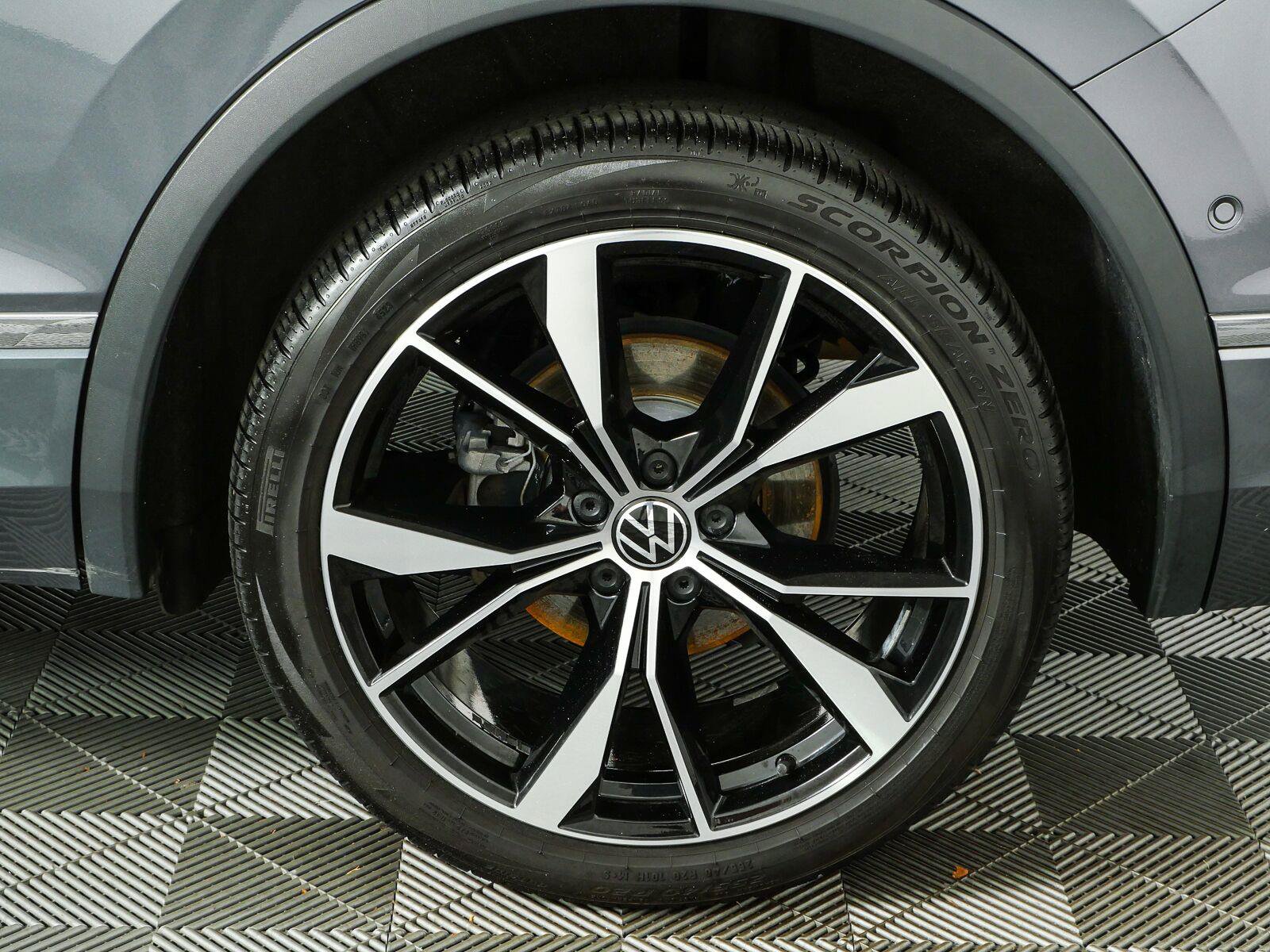 Used 2022 Volkswagen Tiguan SEL R-Line AWD/4WD image 39