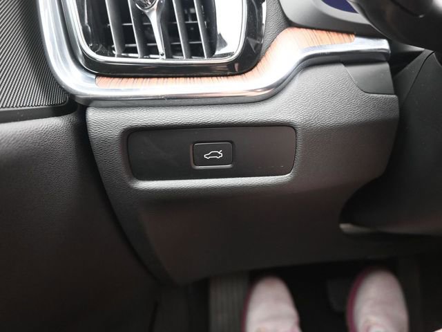 Used 2025 Volvo S60 B5 Plus image 28