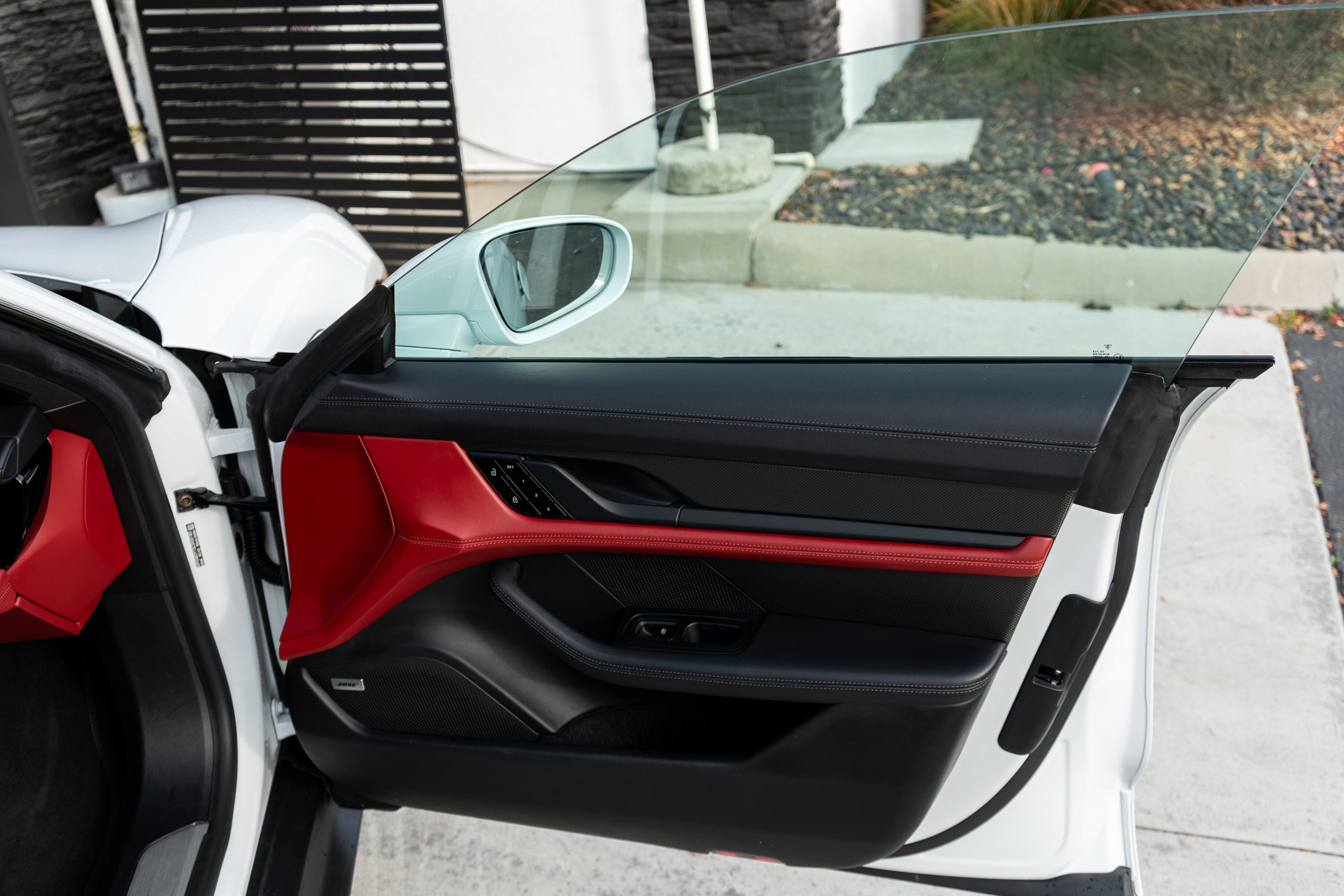 Used 2020 Porsche Taycan 4S image 36