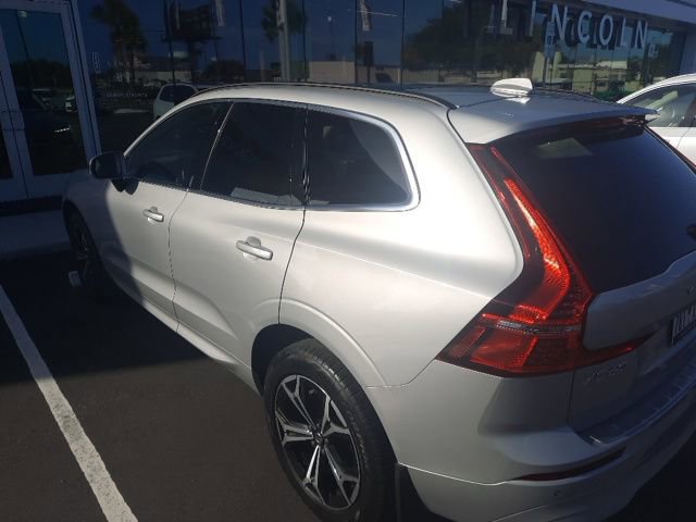 Used 2022 Volvo XC60 B5 Momentum w/ Climate Package AWD/4WD image 6
