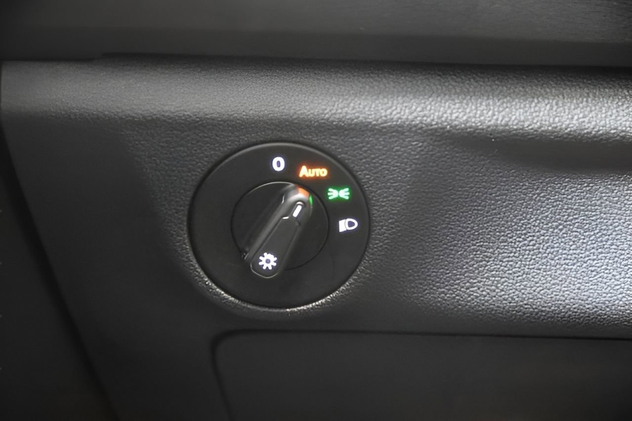 Used 2019 Volkswagen Jetta SE w/ Cold Weather Package image 22