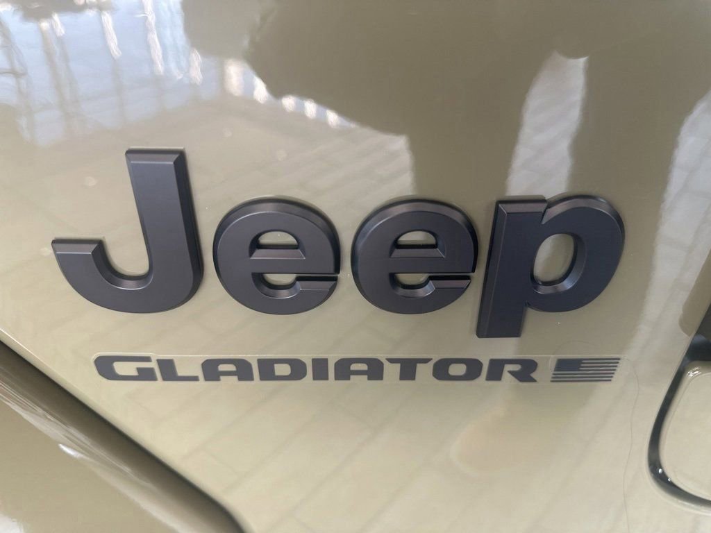 New 2025 Jeep Gladiator Sport image 11