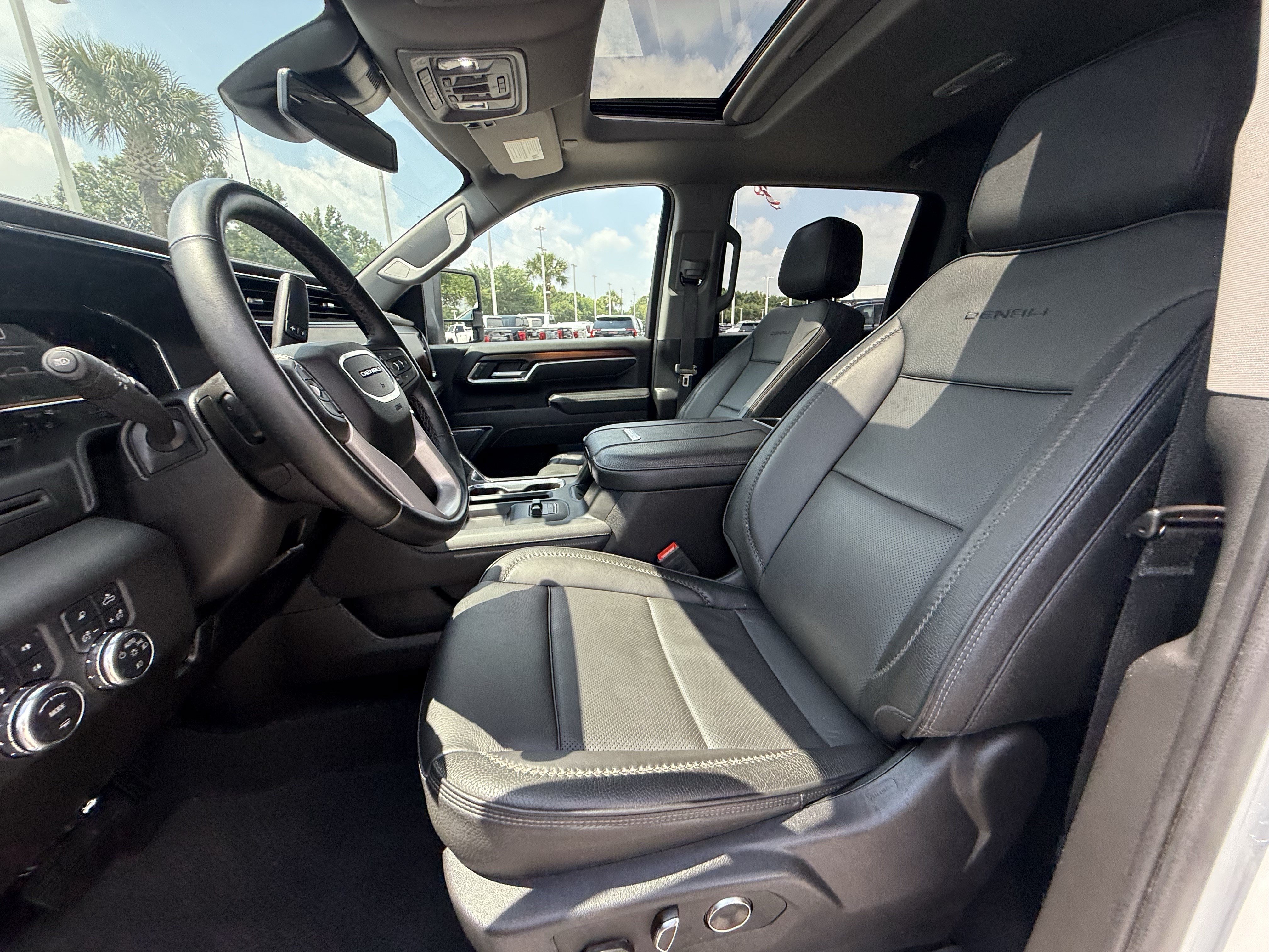 Used 2025 GMC Sierra 2500 Denali AWD/4WD image 24
