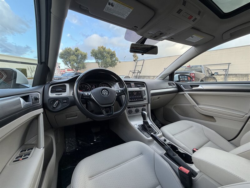 Used 2017 Volkswagen Golf SE FWD image 32