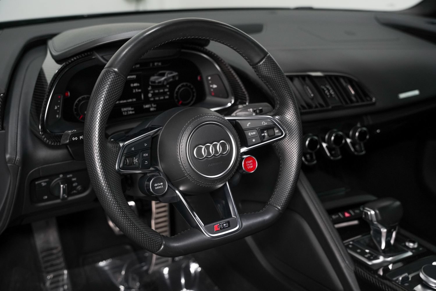 Used 2018 Audi R8 V10 w/ Premium Package RWD image 37