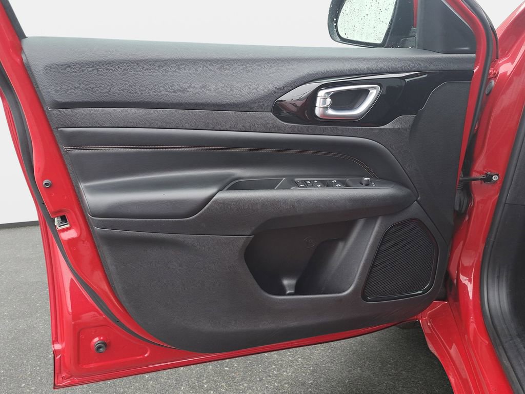 Certified 2022 Jeep Compass Limited image 28