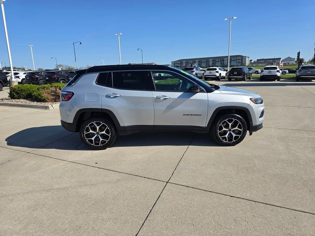 Used 2025 Jeep Compass Limited AWD/4WD image 14
