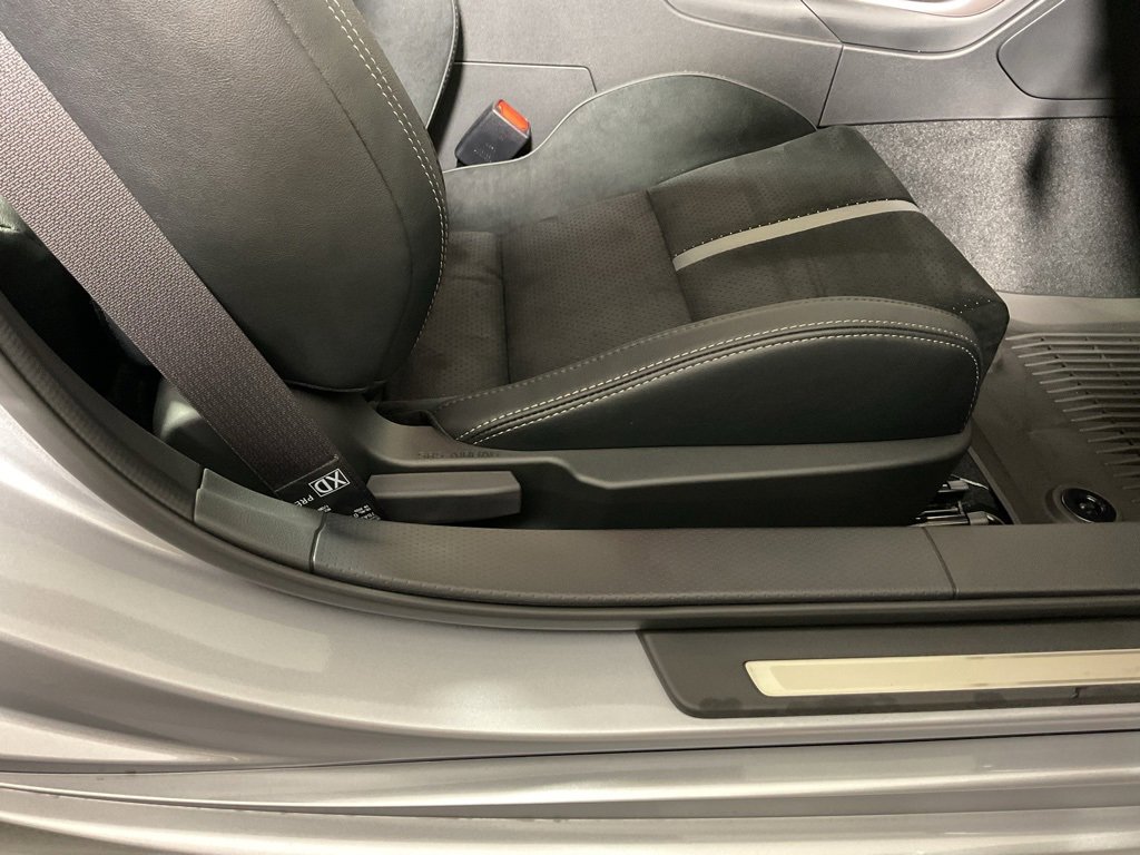 New 2025 Toyota GR86 Premium image 30