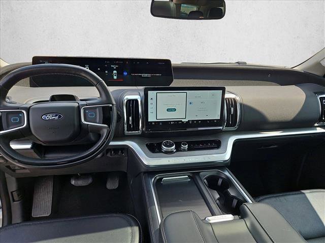 Used 2025 Ford Expedition Max Platinum AWD/4WD image 16