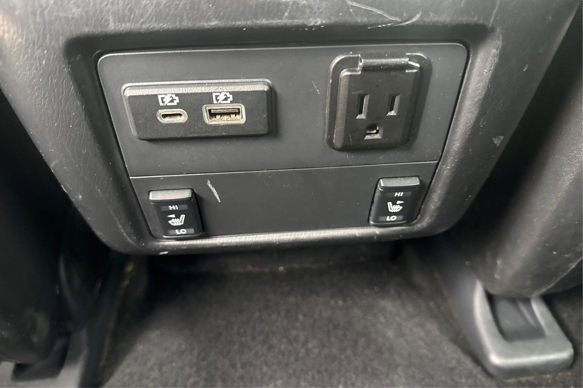 Used 2020 Nissan Pathfinder SL FWD image 38