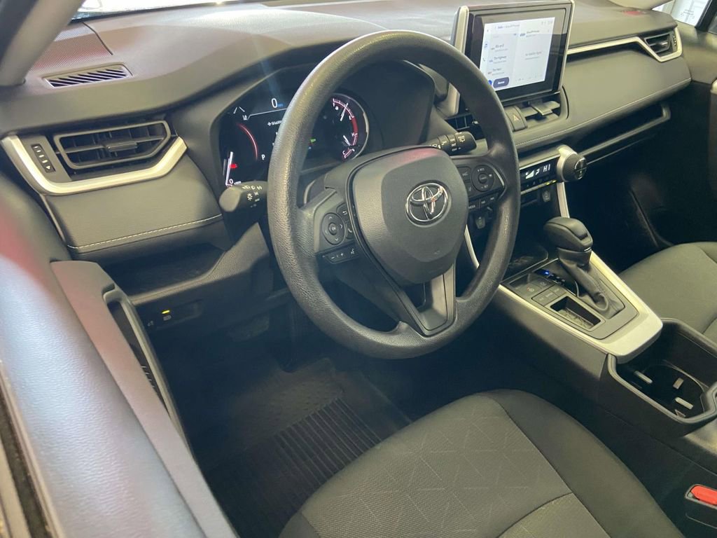 Used 2025 Toyota RAV4 XLE FWD image 13