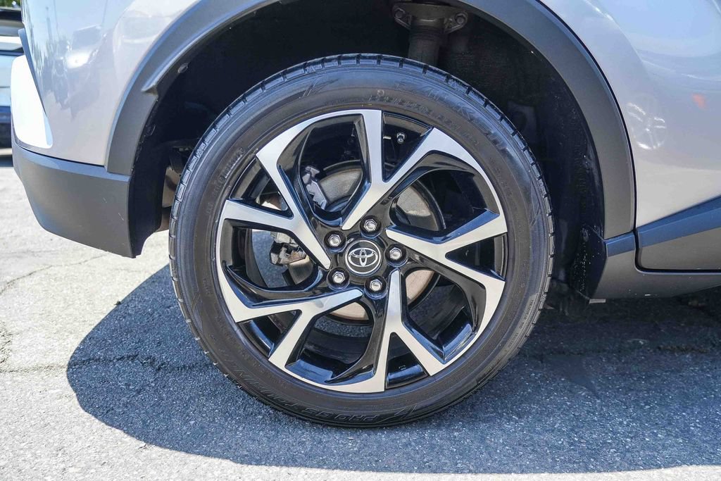 Used 2019 Toyota C-HR XLE FWD image 13