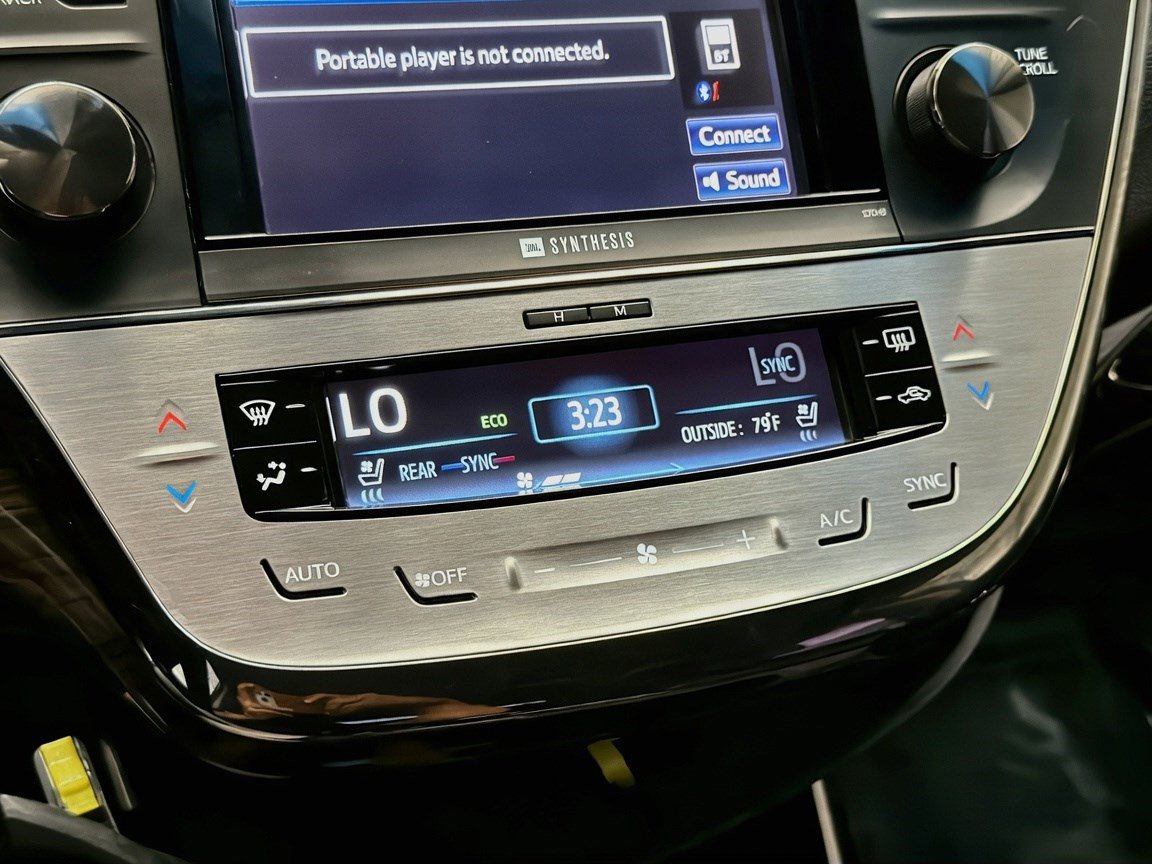 Used 2014 Toyota Avalon Limited w/ Technology Package FWD image 10