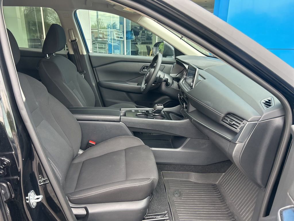 Used 2024 Nissan Rogue S image 15