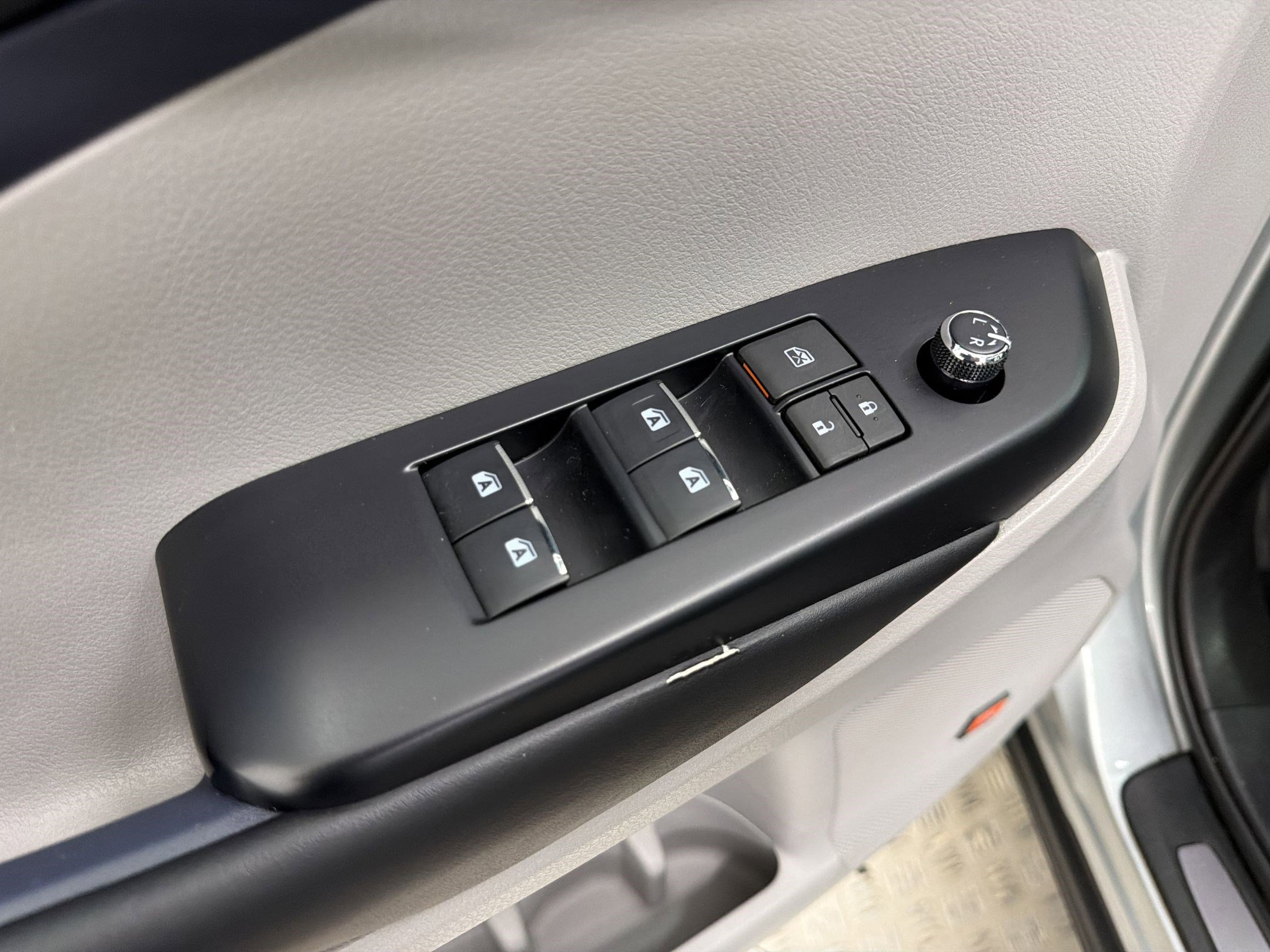 Used 2019 Toyota Highlander Limited Platinum FWD image 12